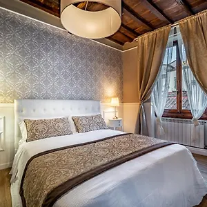 Yid Gallery Art&design In The Heart Of Italia